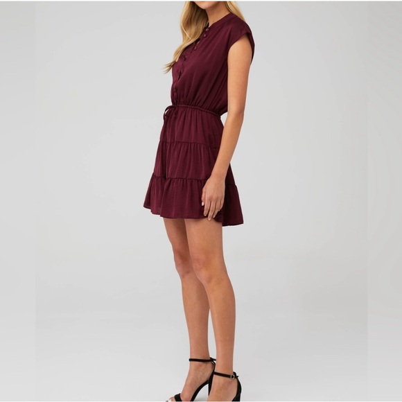 Rebecca Minkoff Ollie Tiered Mini Dress Sz Medium Burgundy Red Cap Sleeve Button - Picture 2 of 6